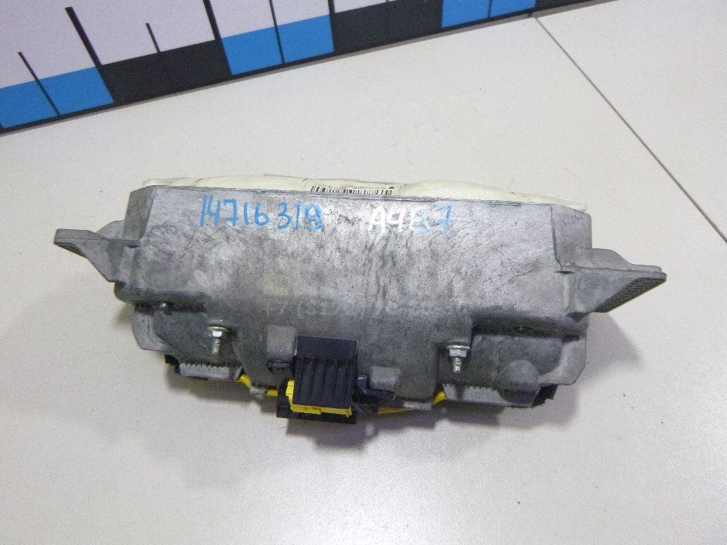 Подушка безопасности пассажирская (в торпедо)