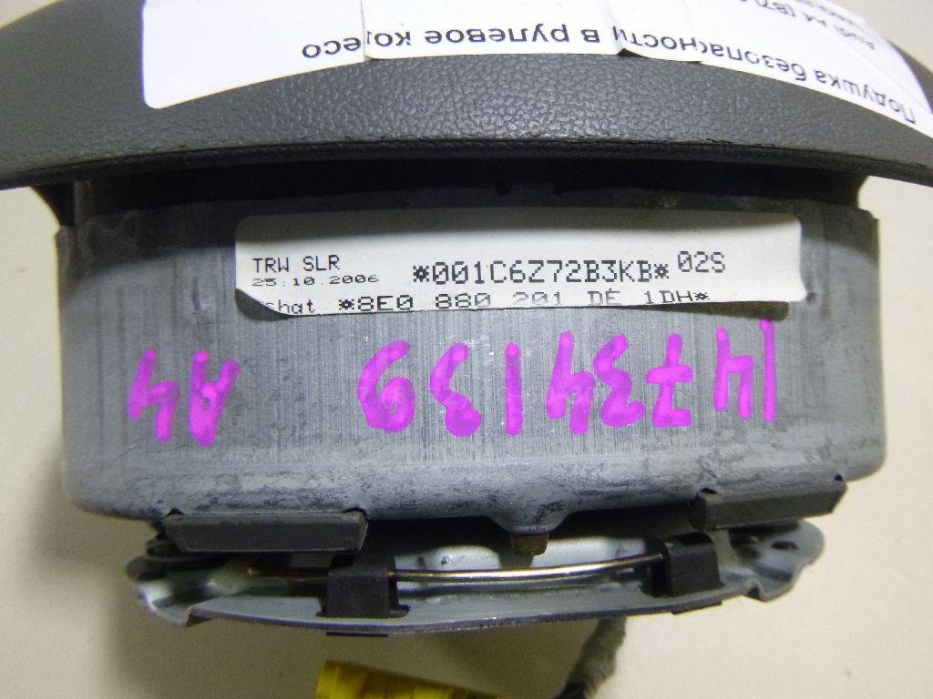 Подушка безопасности в рулевое колесо