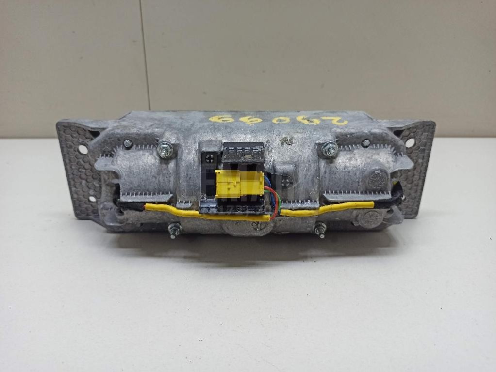 Подушка безопасности пассажирская (в торпедо)