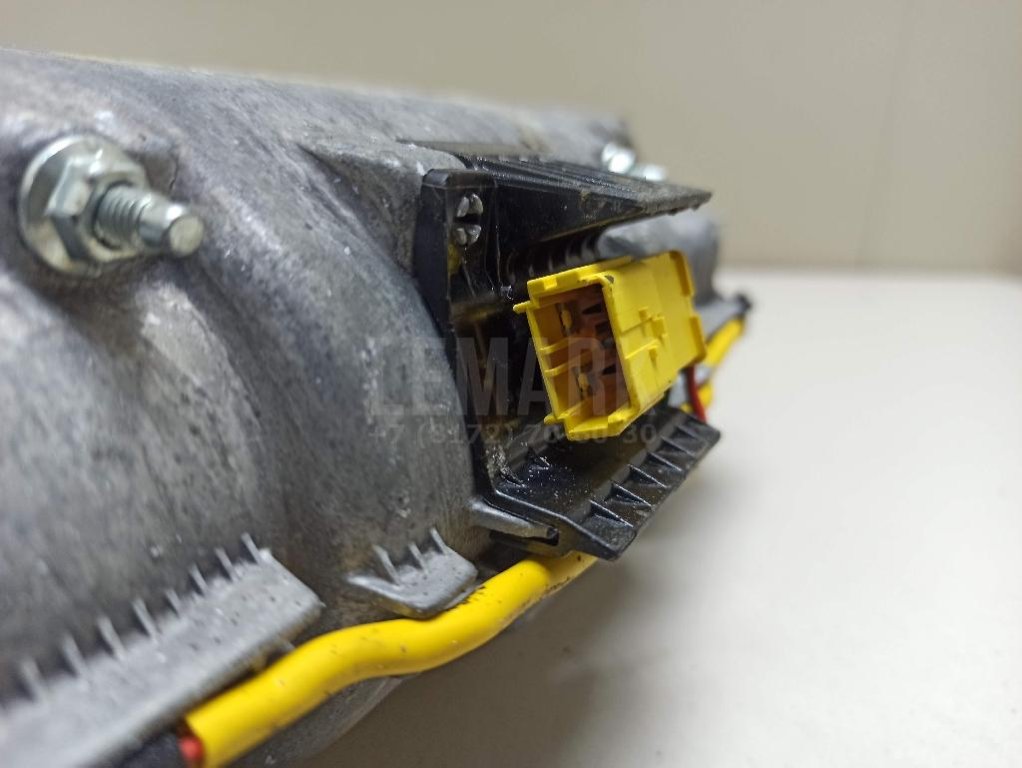 Подушка безопасности пассажирская (в торпедо)