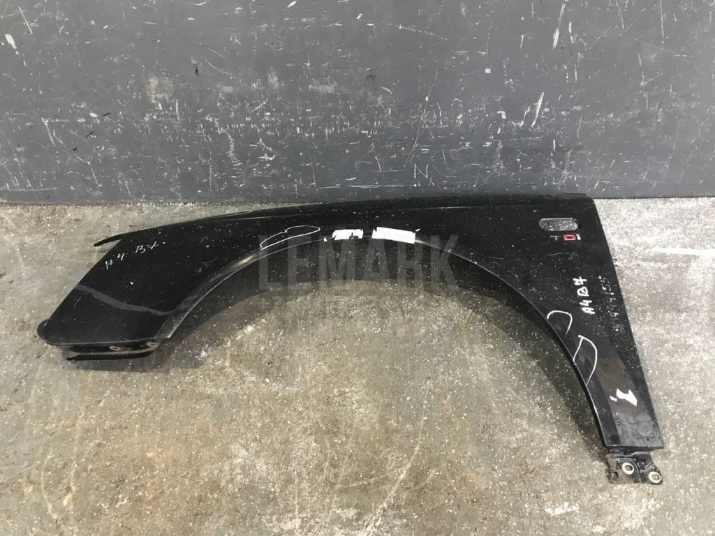 Крыло переднее левое