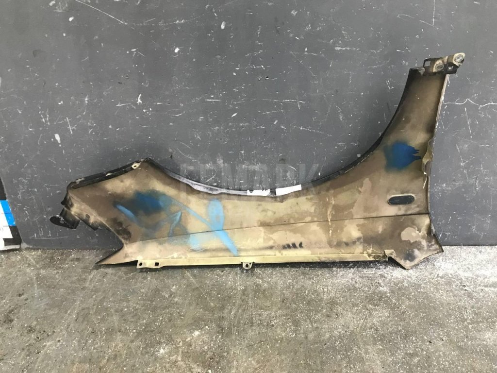 Крыло переднее левое