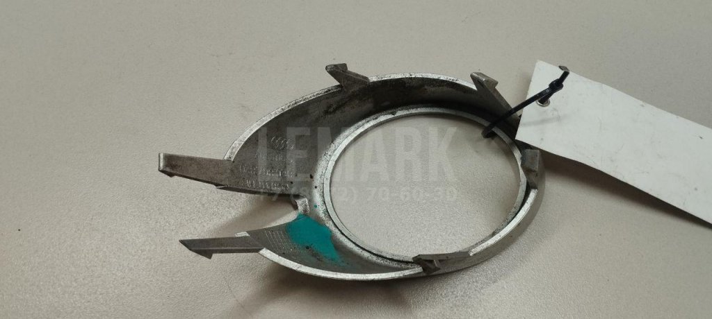 Рамка противотуманной фары правой