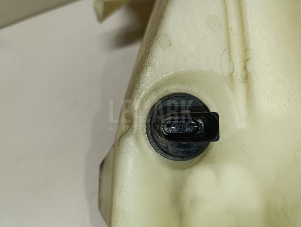 Бачок омывателя лобового стекла