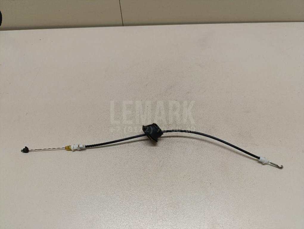 Трос открывания передней двери