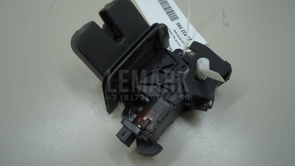 Замок багажника