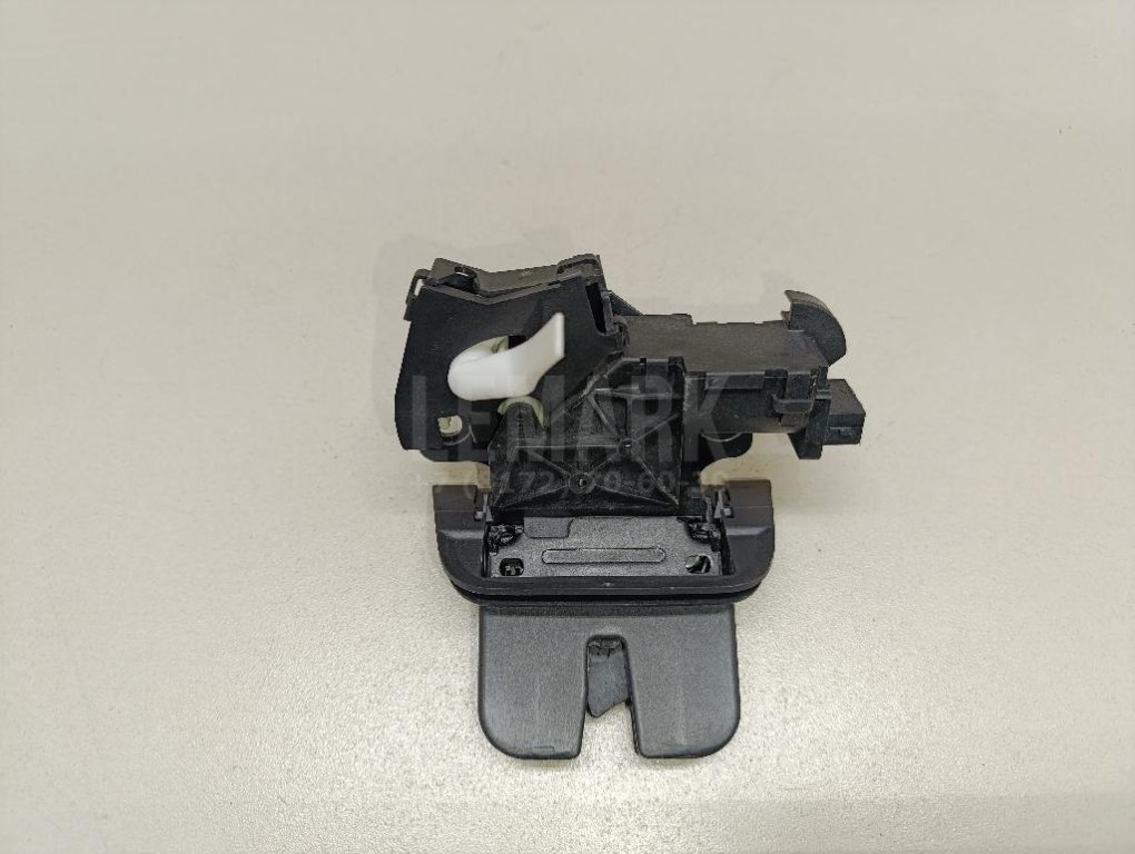 Замок багажника