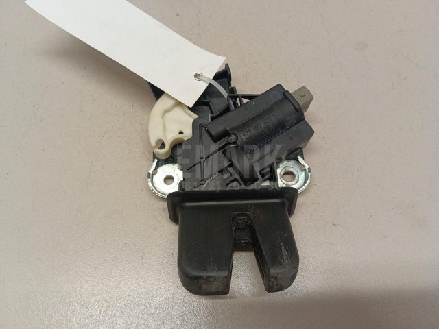 Замок багажника