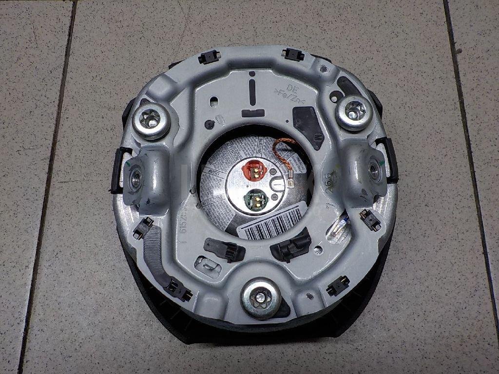 Подушка безопасности в рулевое колесо