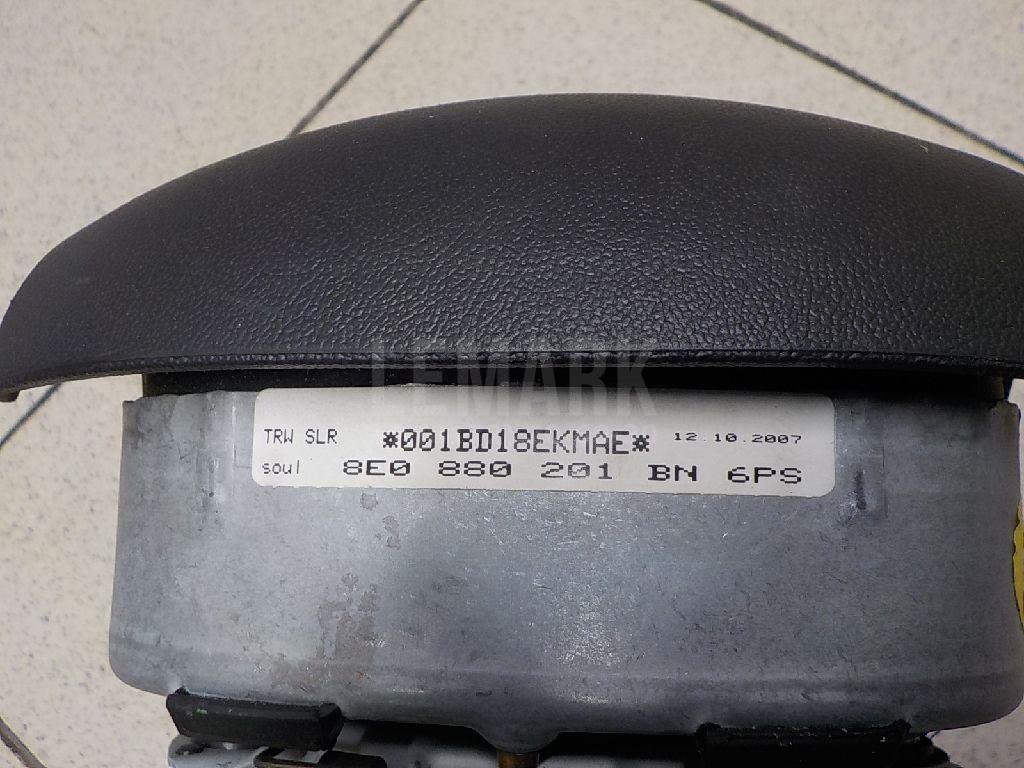 Подушка безопасности в рулевое колесо