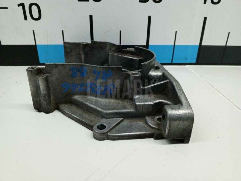 Крышка двигателя передняя