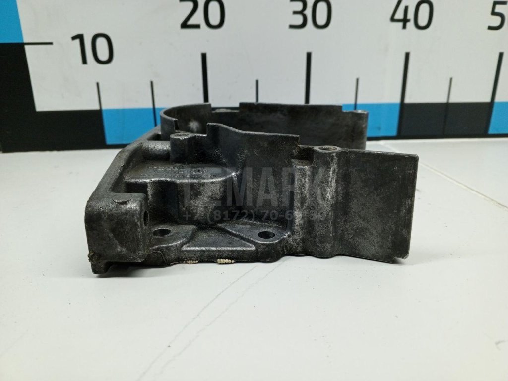 Крышка двигателя передняя