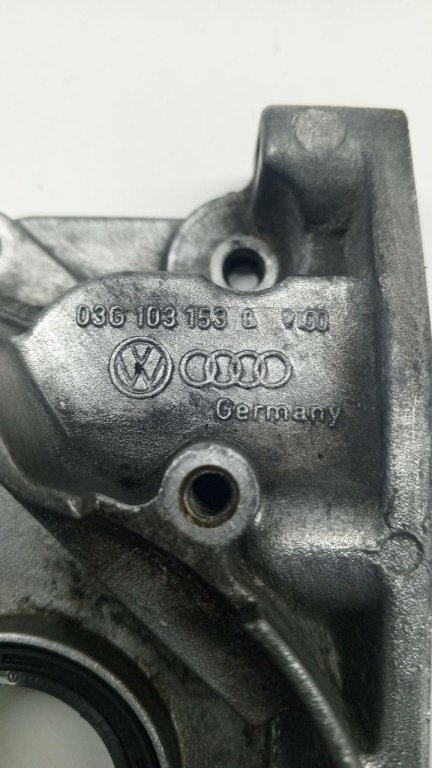 Крышка двигателя передняя