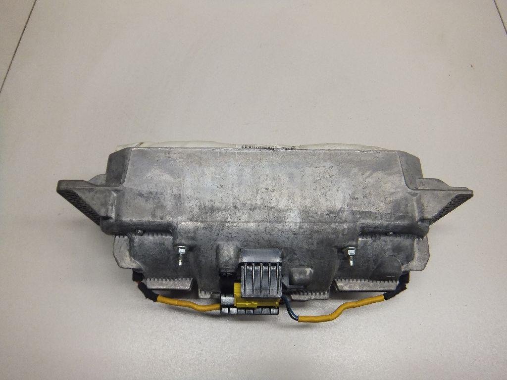 Подушка безопасности пассажирская (в торпедо)