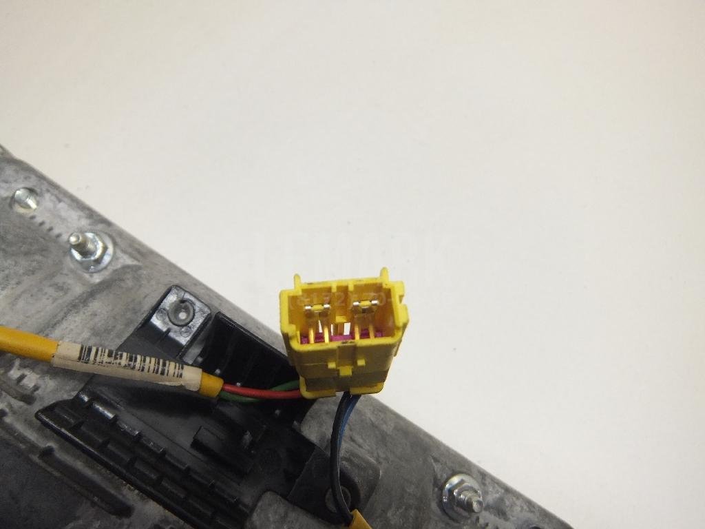 Подушка безопасности пассажирская (в торпедо)