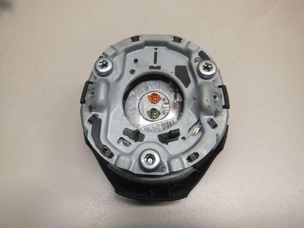 Подушка безопасности в рулевое колесо