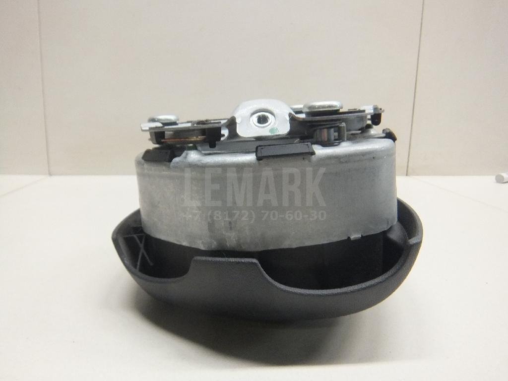 Подушка безопасности в рулевое колесо