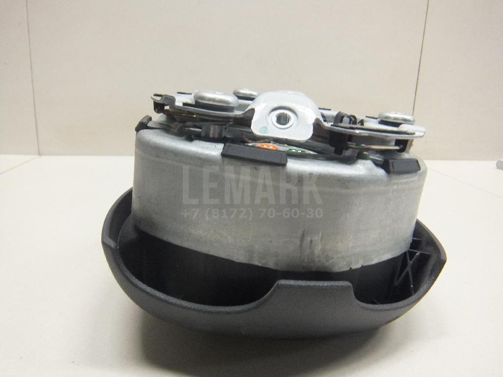 Подушка безопасности в рулевое колесо