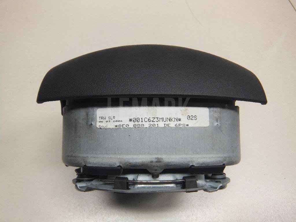 Подушка безопасности в рулевое колесо