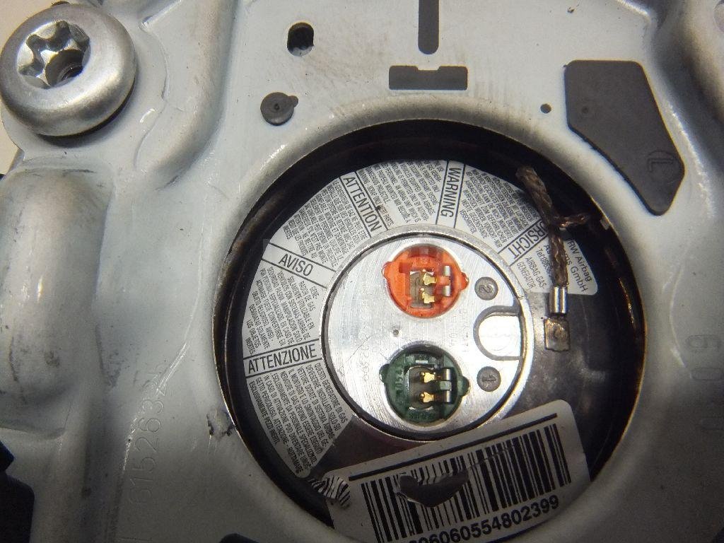 Подушка безопасности в рулевое колесо