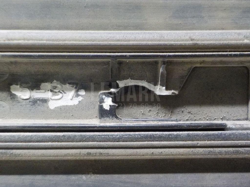 Молдинг задней левой двери