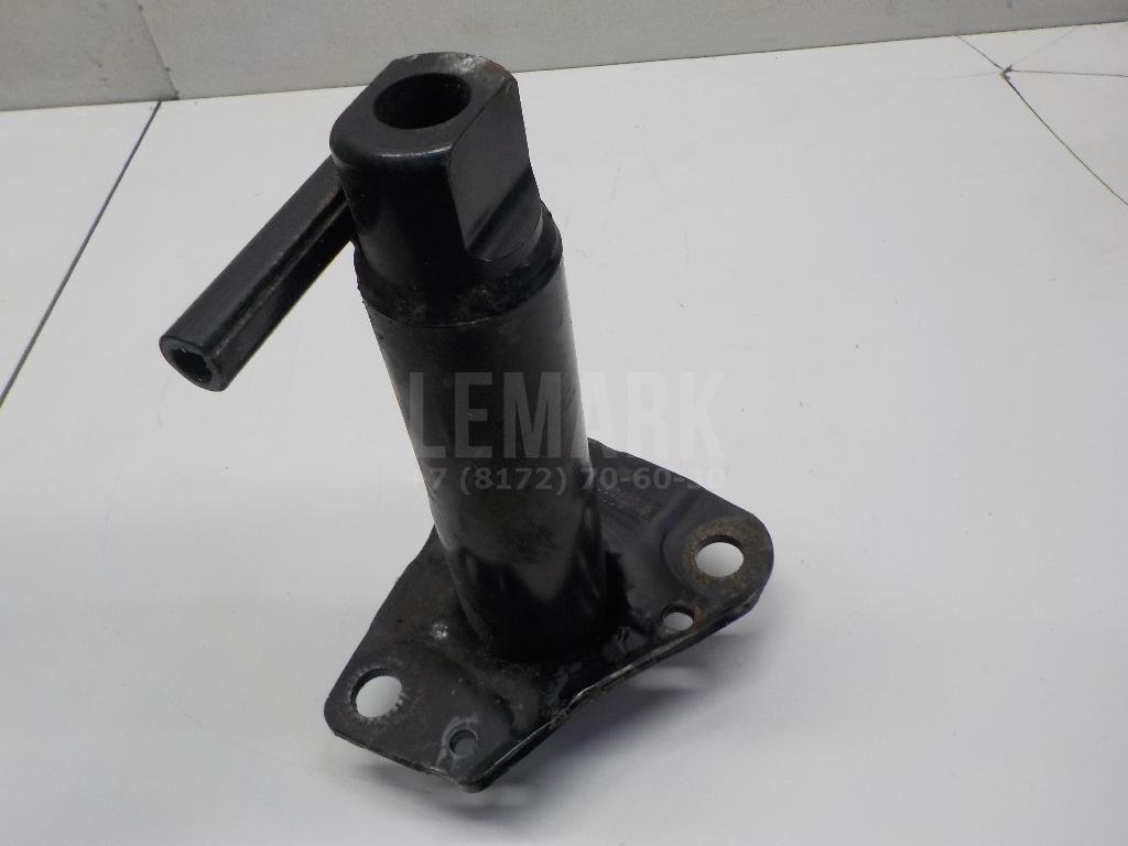 Кронштейн усилителя переднего бампера правый