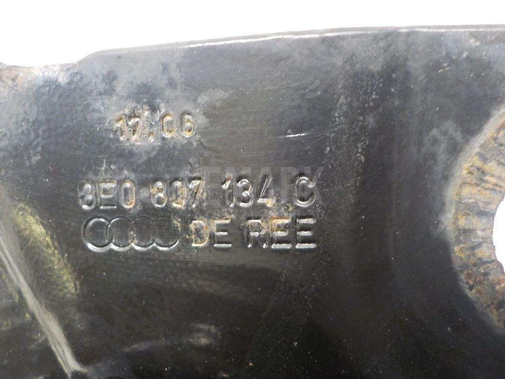 Кронштейн усилителя переднего бампера правый