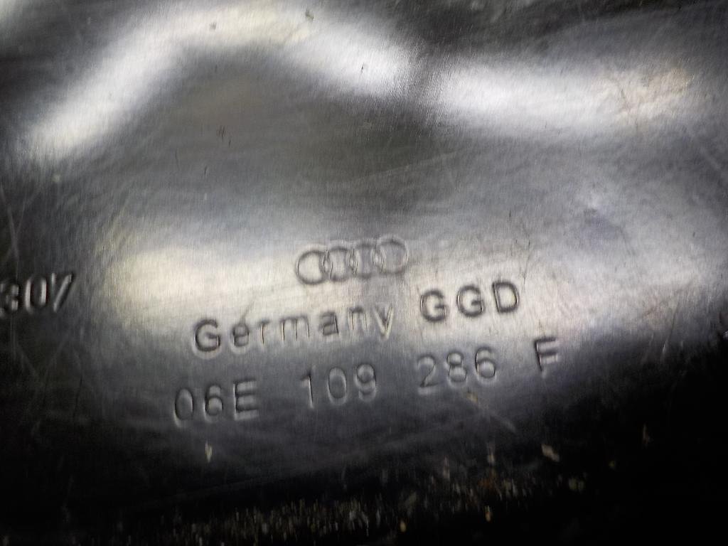 Крышка двигателя передняя