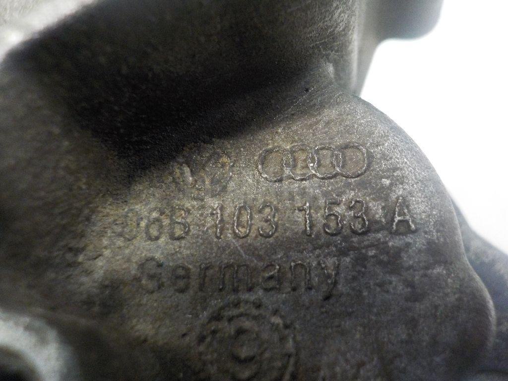 Крышка двигателя передняя