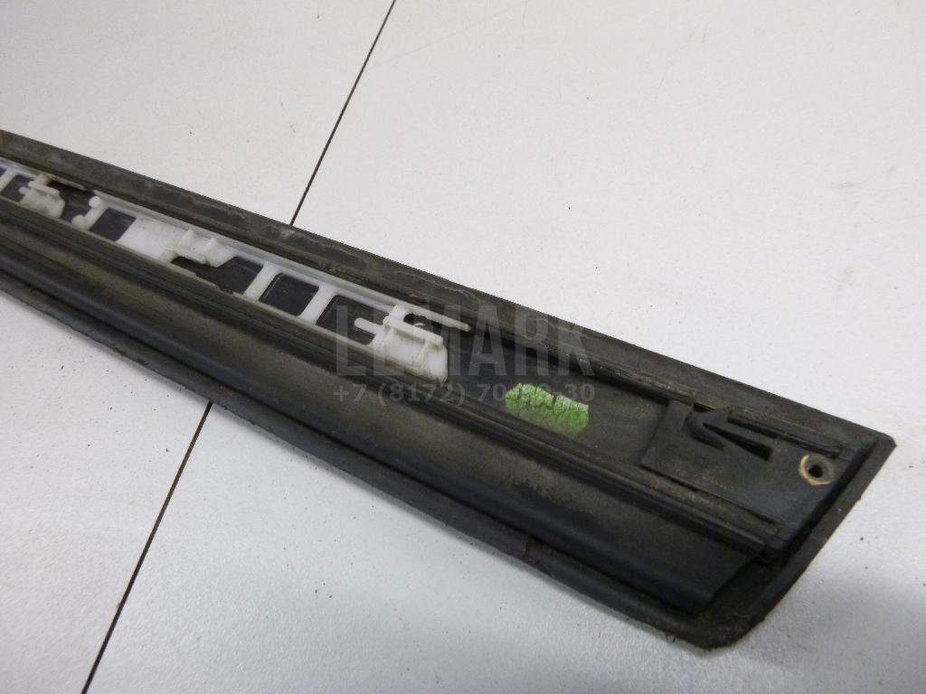 Молдинг задней левой двери