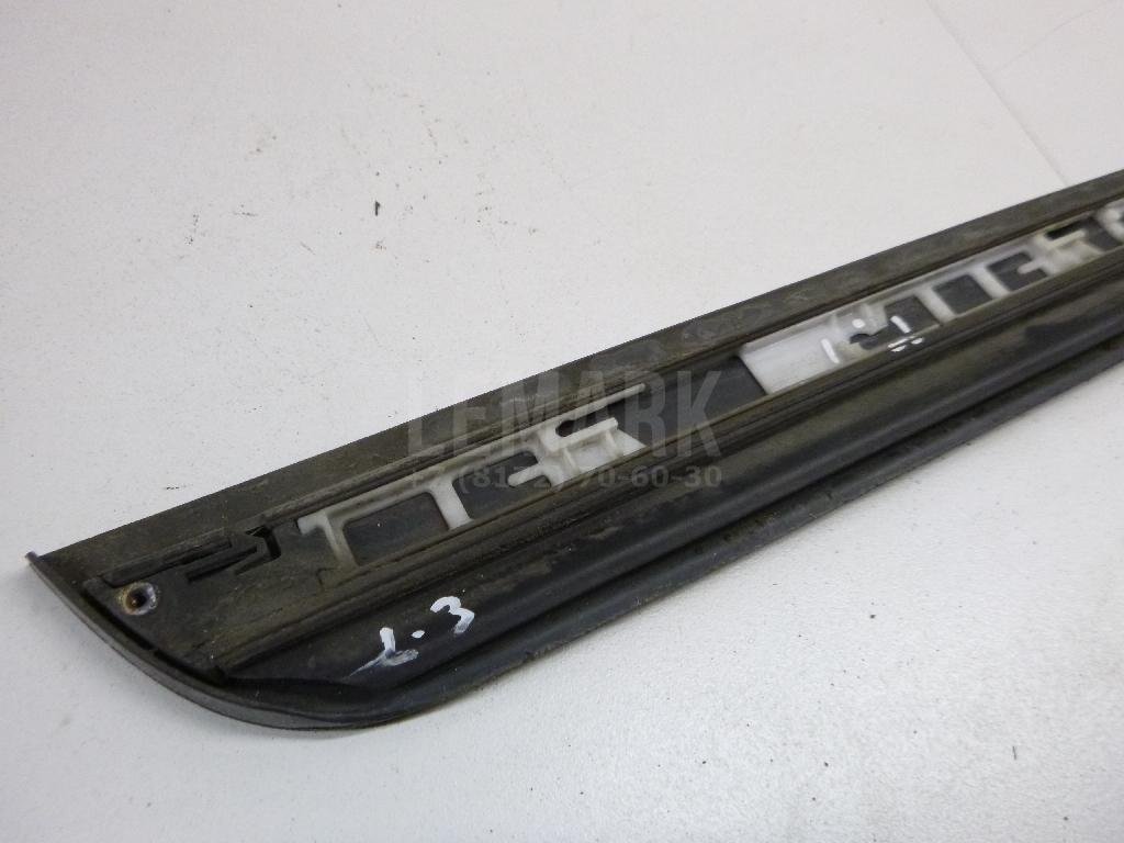 Молдинг задней левой двери