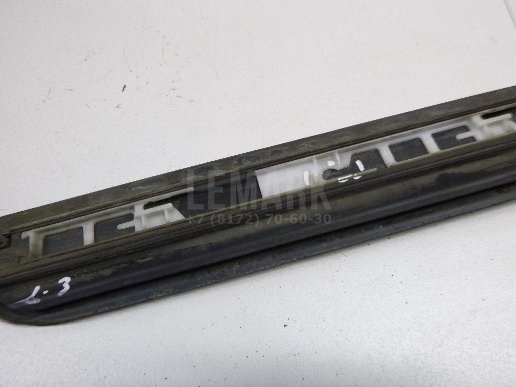 Молдинг задней левой двери