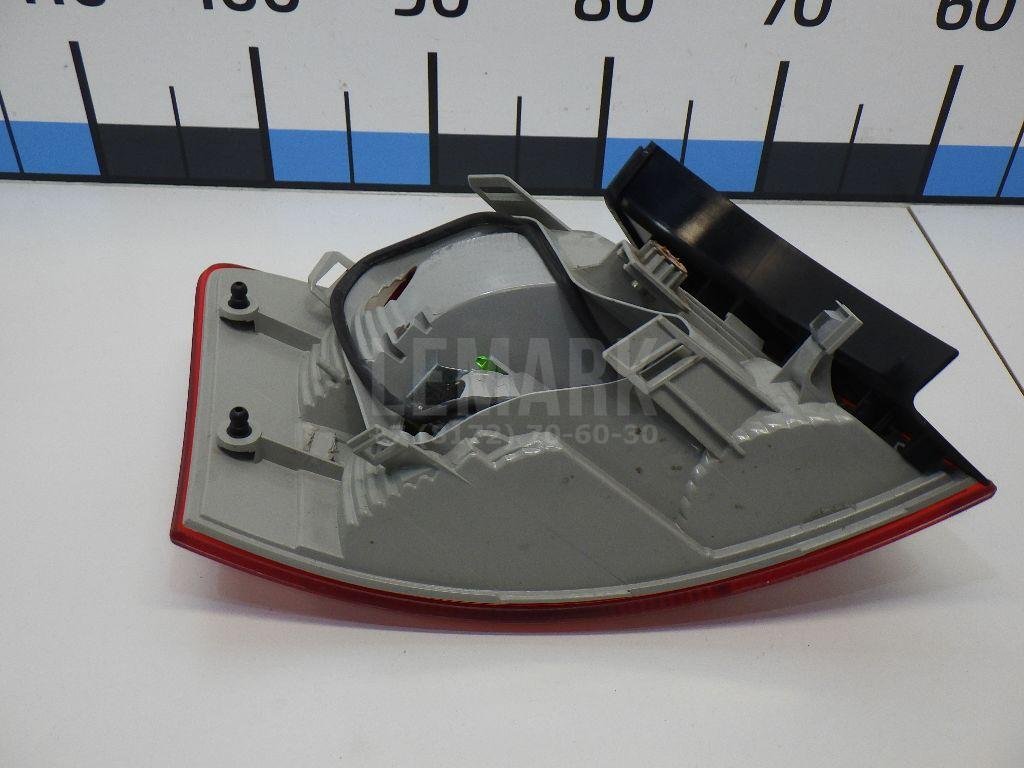 Фонарь задний наружный правый