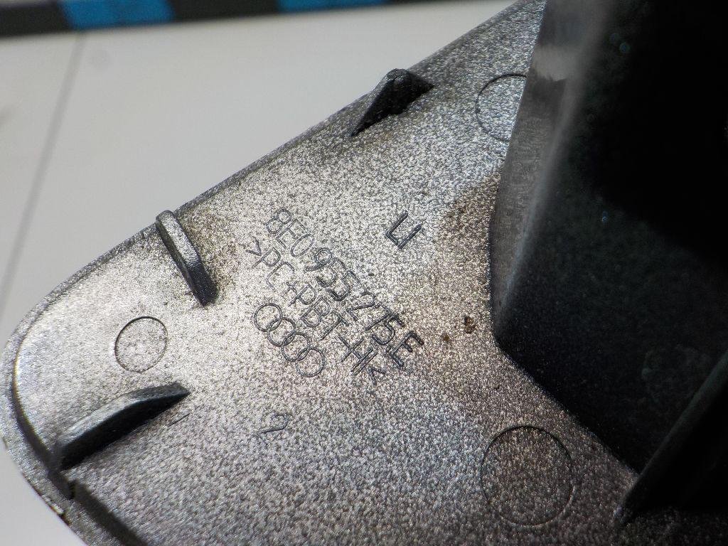 Крышка форсунки омывателя