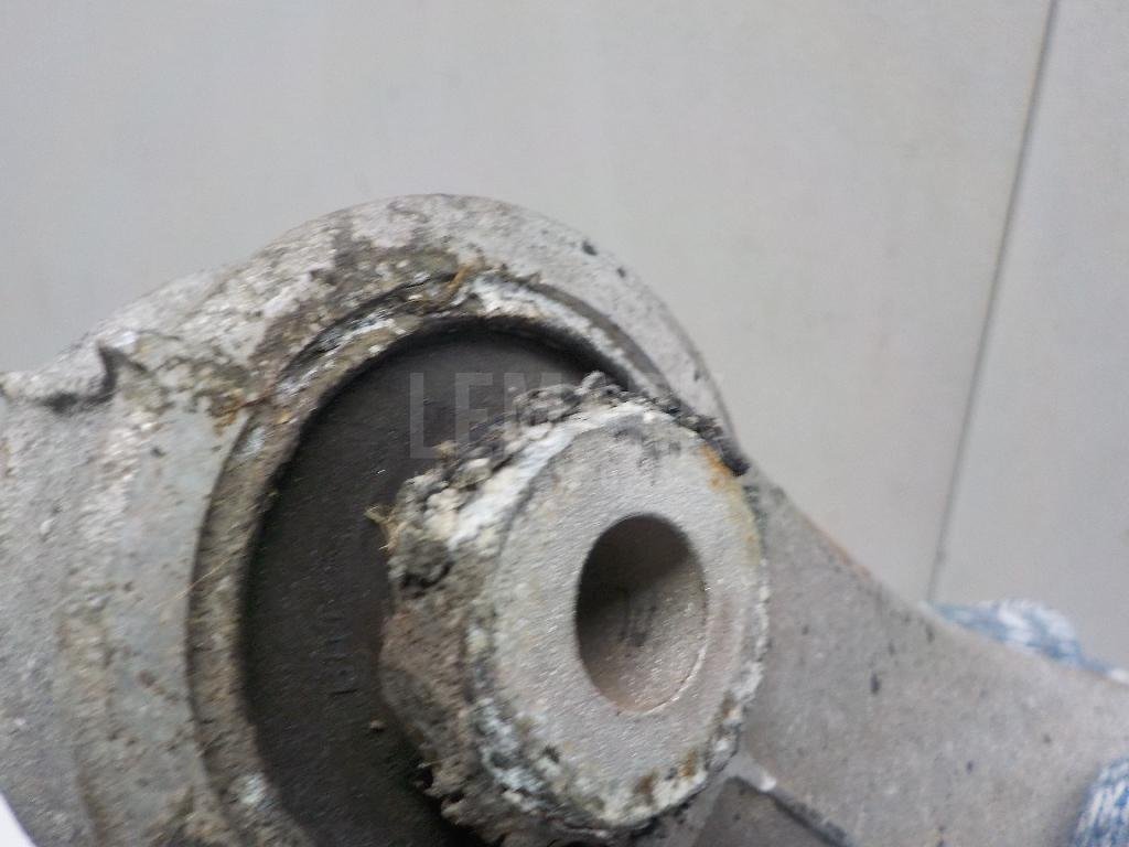 Рычаг задний нижний правый