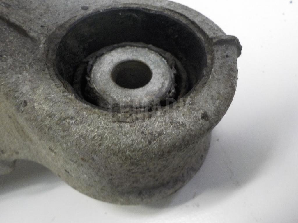 Рычаг задний нижний правый