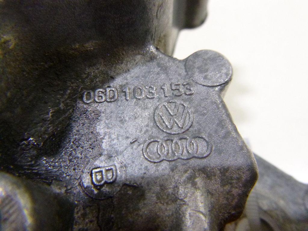 Крышка двигателя передняя