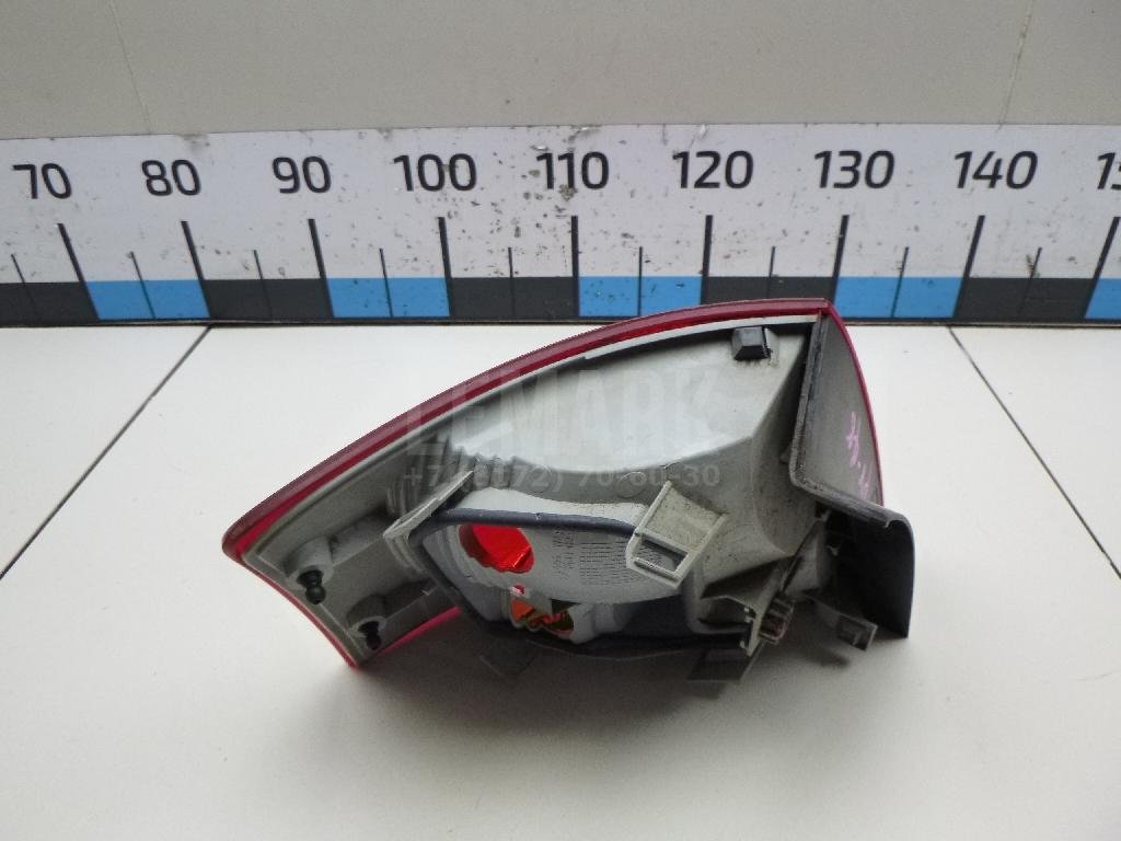 Фонарь задний наружный правый