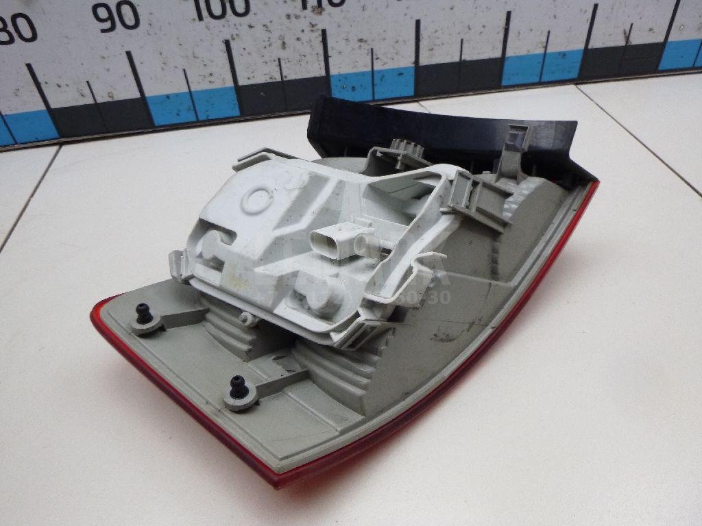 Фонарь задний наружный правый