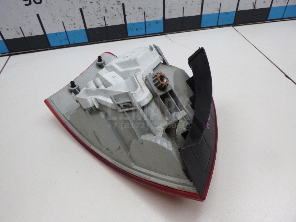 Фонарь задний наружный правый