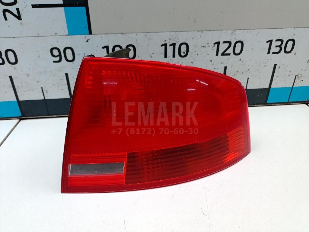 Фонарь задний наружный правый