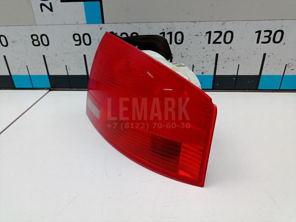 Фонарь задний наружный правый