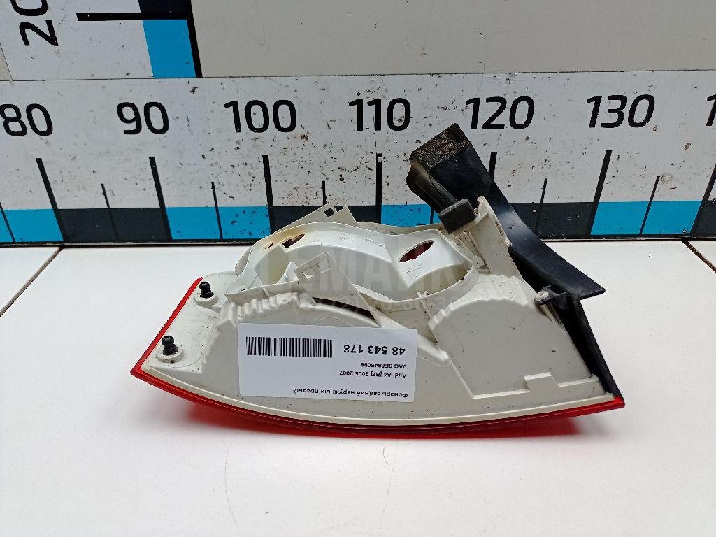 Фонарь задний наружный правый