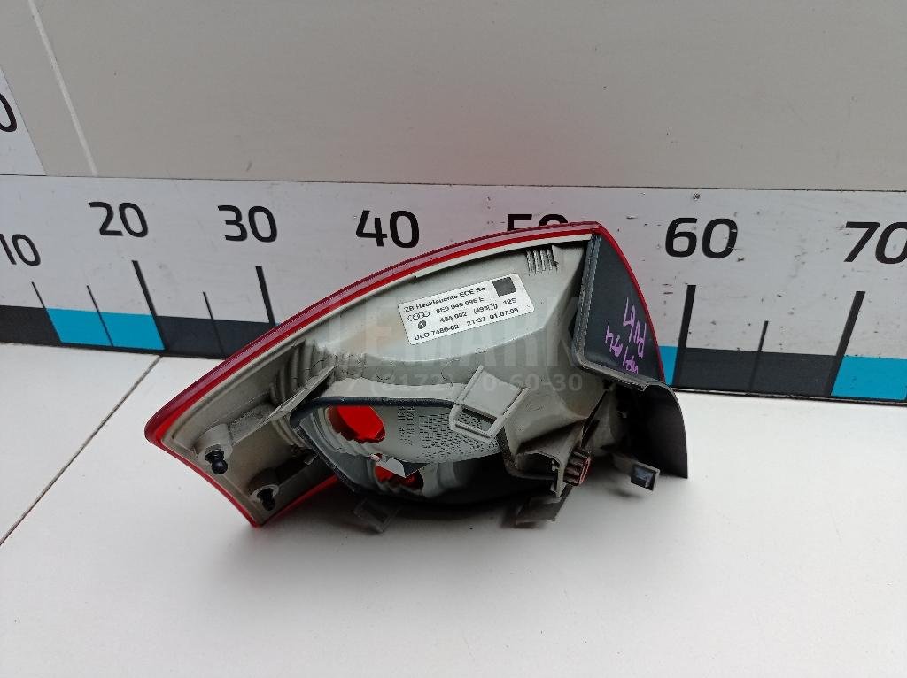 Фонарь задний наружный правый