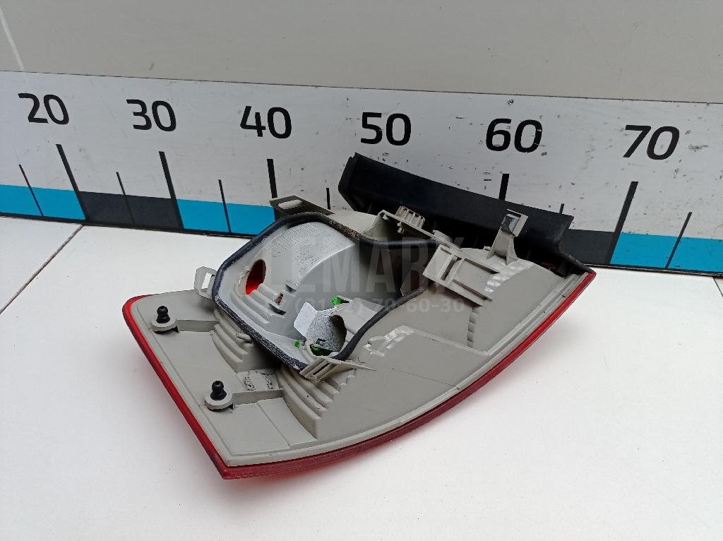 Фонарь задний наружный правый