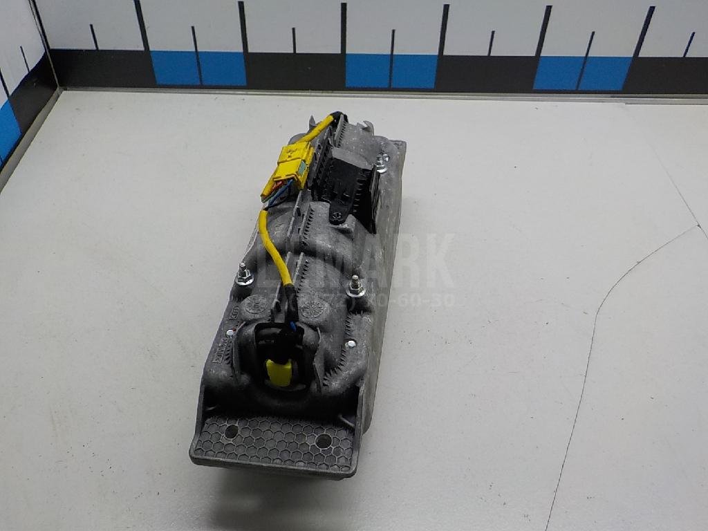 Подушка безопасности пассажирская (в торпедо)