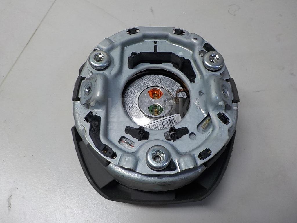 Подушка безопасности в рулевое колесо