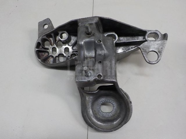 Кронштейн опоры двигателя