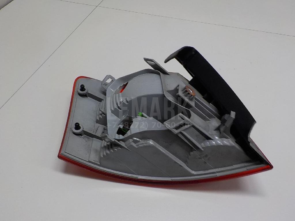 Фонарь задний наружный правый