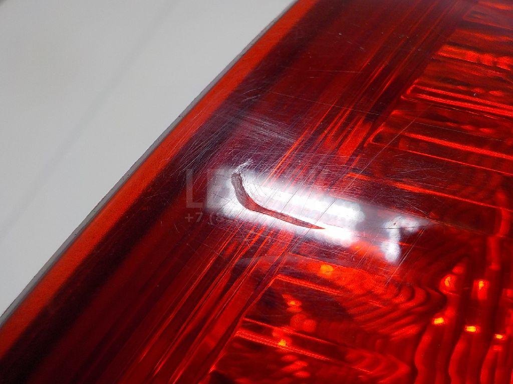 Фонарь задний наружный правый